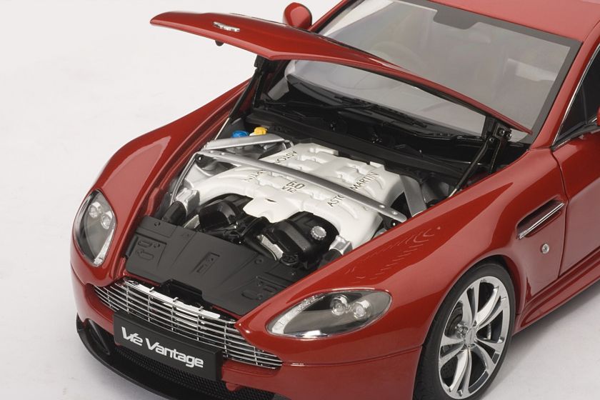 AUTOart 1/18 Aston Martin V12 Vantage 2010 (Red) 70208  