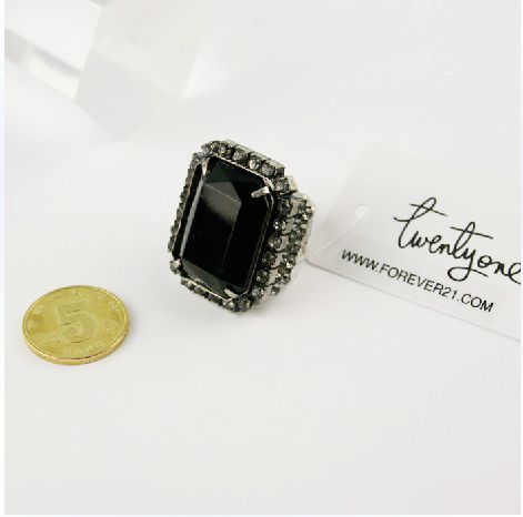 Brand New free p&p FOREVER21 big acrylic diamond vintage ring  