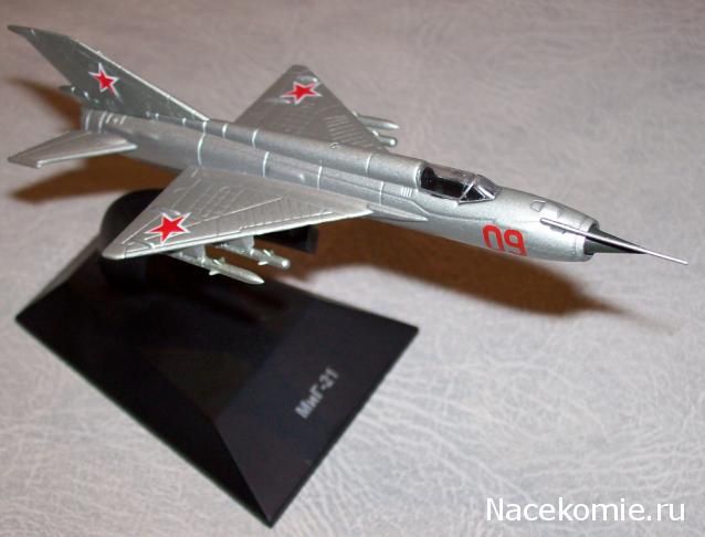 Mikoyan Mig 21 Soviet Airplane model Die Cast & 4 Magazine DeAgostini 