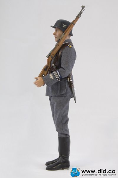 12 Figure DID D80082 German Luftwaffe STANDARD BEARER Cristof in 