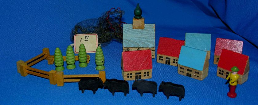 VTG 1950S MINIATURE GERMAN ERZGEBIRGE WOOD TOY XMAS PUTZ VILLAGE MESH 