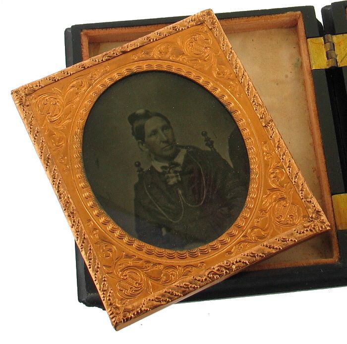   DAGUERREOTYPE / AMBROTYPE IN GREAT UNION GUTTA PERCHA CASE  