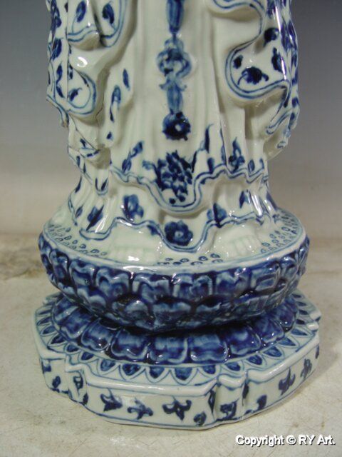 LARGE CHINESE BLUE WHITE PORCELAIN THREE FACED KWAN YIN 23 H  