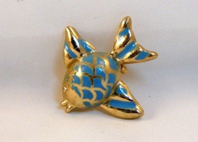 VINTAGE PIN BROOCH 1940 Blue Scales Teeny Cute Fish  