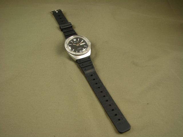 MASCULINE BLACK DL WALTHAM MENS WATCH DAY DATE VINTAGE 60s SELF 