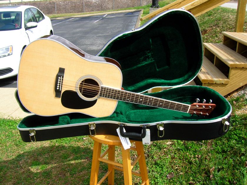   Rosewood Back Dreadnought Acoustic Spruce Top 1/4 X Bracing  