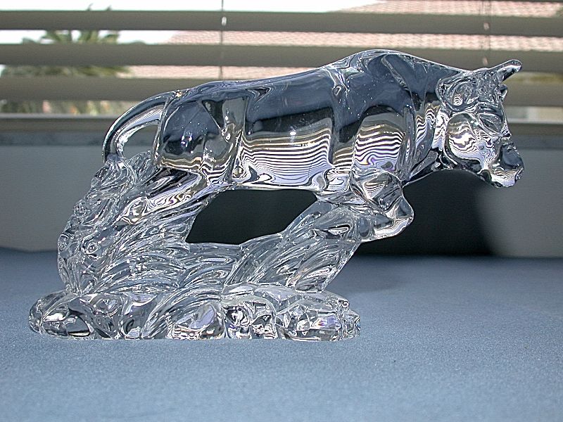 Beautiful German 24% Lead Crystal Glass Bull Figurine  