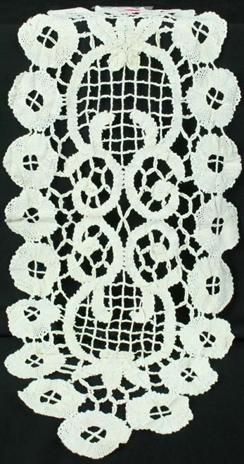 VINTAGE BELGIAN HAND MADE LACE TABLE RUNNER DOILY  