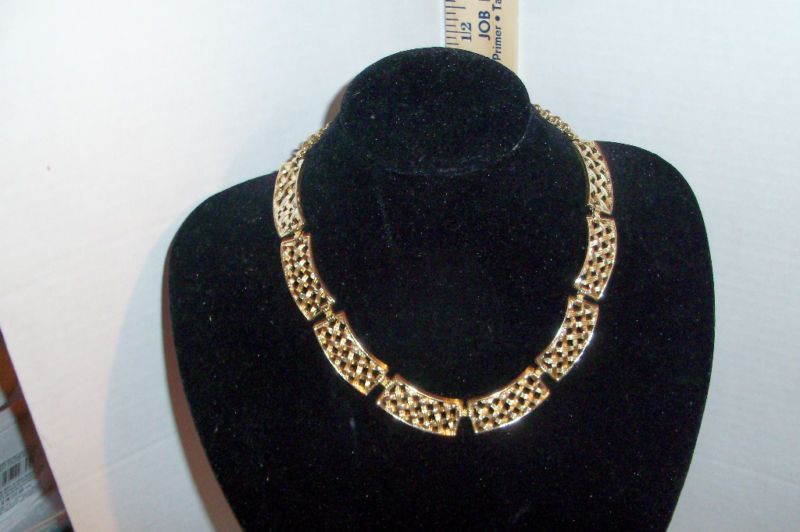 VINTAGE NECKLACE GOLDTONE OLD LINKED NECKLACE  