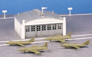   In Box O Scale PLASTICVILLE AIRPORT HANGAR & PLANES by Bachmann  