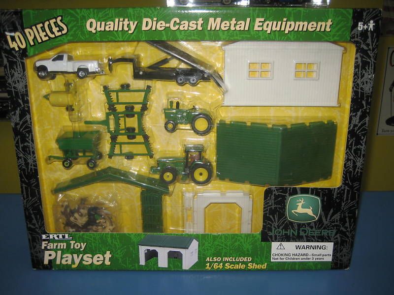 ERTL JOHN DEERE FARM TOY PLAYSET WITH SHED NIB  