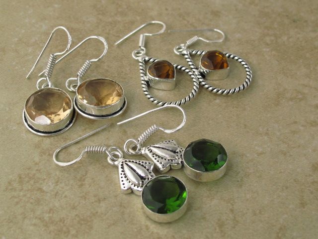   LOT * * *  3 earrings ( peridot + topaz ) BRILLIANT   