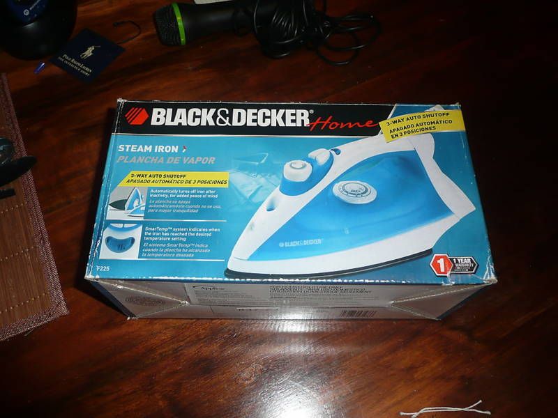 BRAND NEW BLACKAND DECKER HOME STEAM IRON F225  