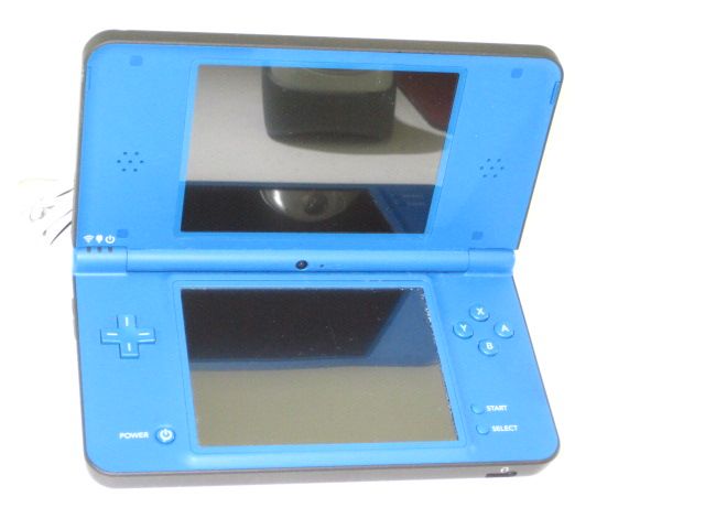 NINTENDO UTL 001 DSi XL HANDHELD VIDEO GAME CONSOLE  