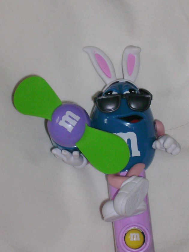 BLUE EASTER M&M CANDY FAN BATTERY OPERATED (INCLUDED)  