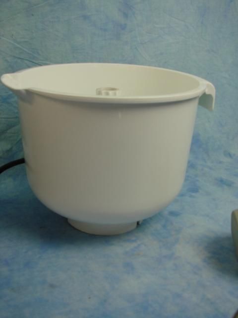 Delonghi Stand Mixer Model #DSM800 Counter Top 2 Bowls 4 Mixing 