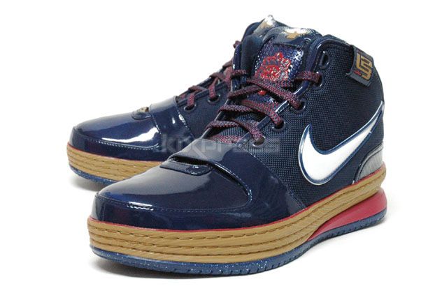 Kixpresss  NIKE  BASKETBALL  LEBRON JAMES