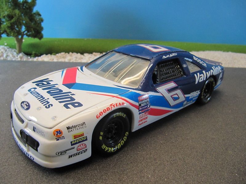 Revell NASCAR Ford Thunderbird Stock Car Valvoline Mark Martin #6 124 