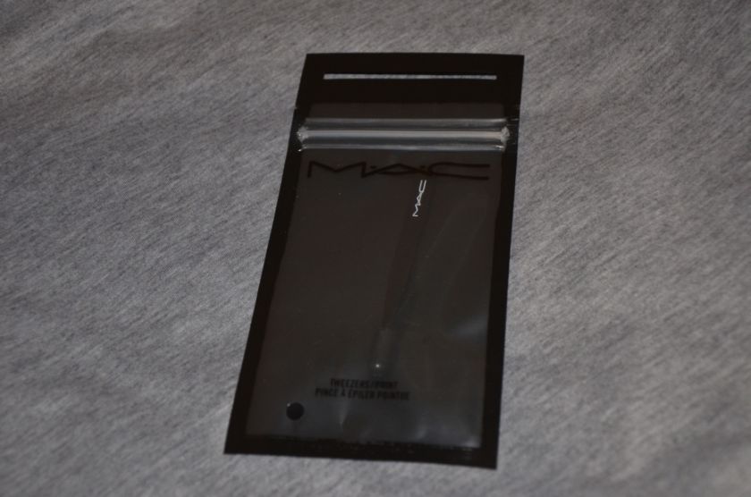 MAC Point Tweezers   NEW 100% AUTHENTIC  